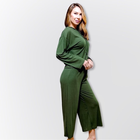 cropped pajama lounge top and pants set - Picture 4 of 9